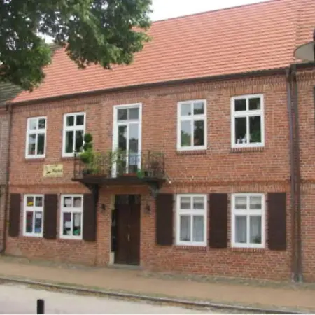 Stilvolle, Helle Altbauwohnung Am Schloss Apartman