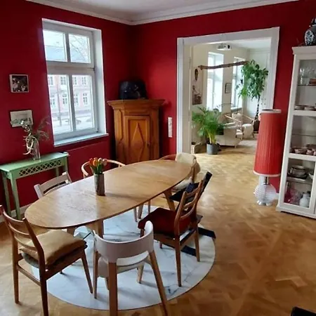 Stilvolle, Helle Altbauwohnung Am Schloss Ludwigslust