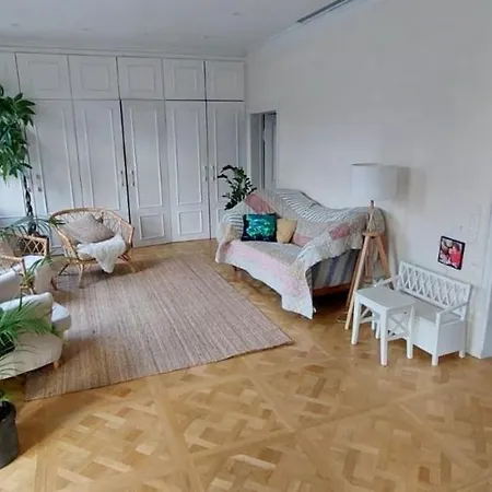 Apartman Stilvolle, Helle Altbauwohnung Am Schloss Ludwigslust
