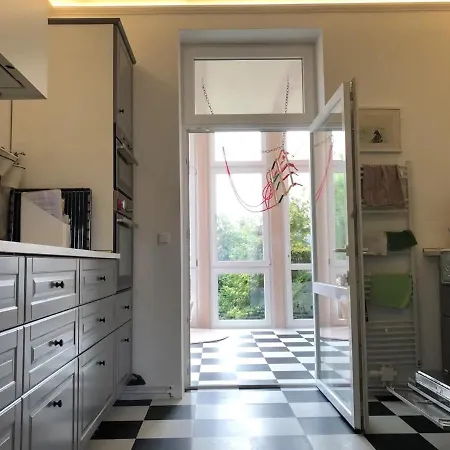 Stilvolle, Helle Altbauwohnung Am Schloss Apartman