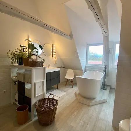 Stilvolle, Helle Altbauwohnung Am Schloss *