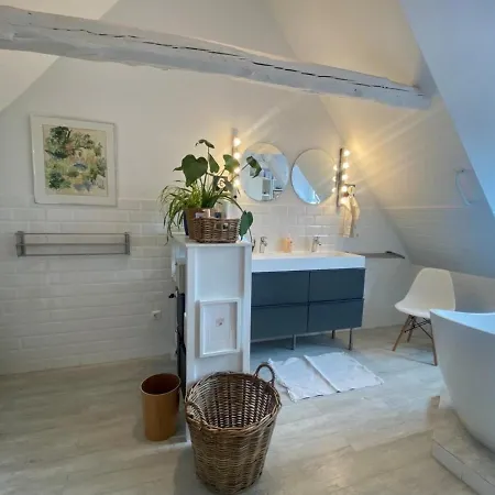 Stilvolle, Helle Altbauwohnung Am Schloss Apartman